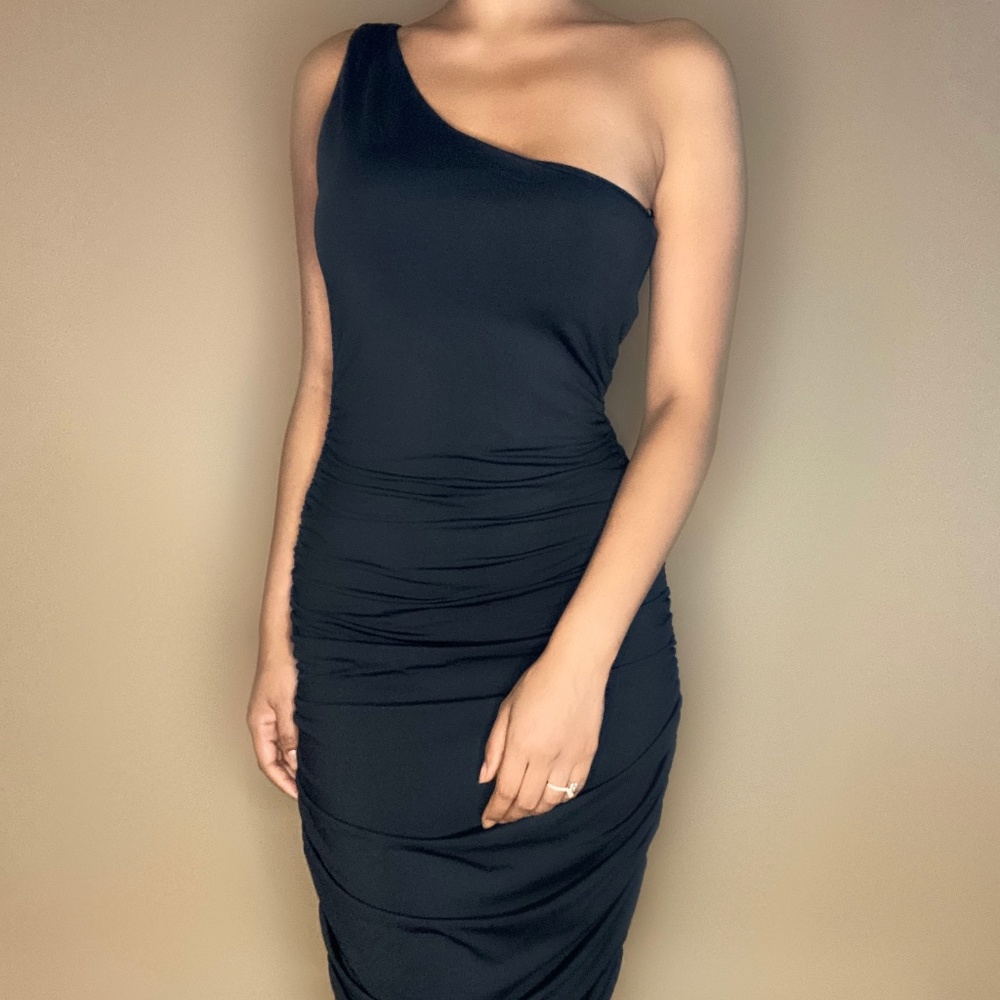 Black Rushed One shoulder Midi dress